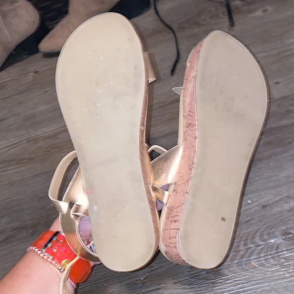 Gold platform sandals - Picture 4 of 4